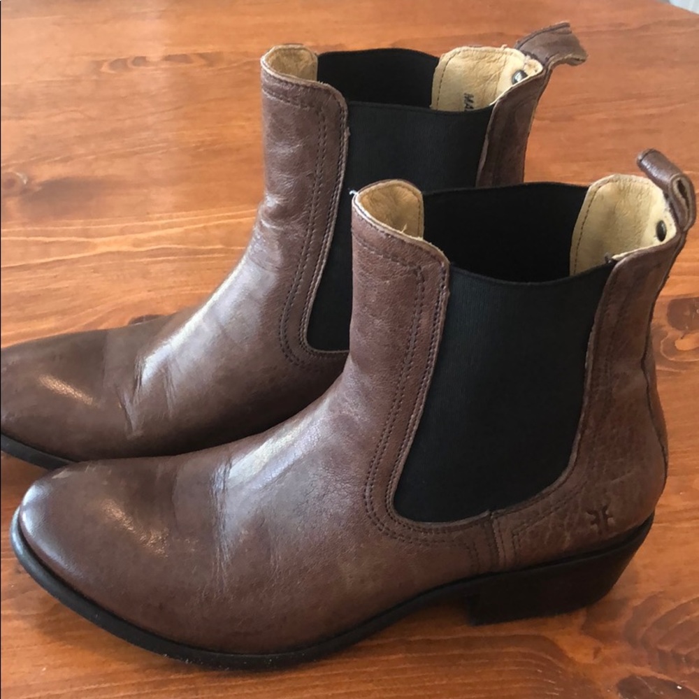 Frye Chris Chelsea Boot in Taupe